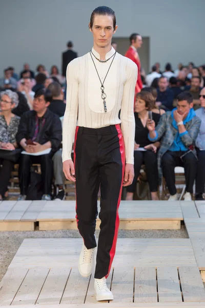 Look 5